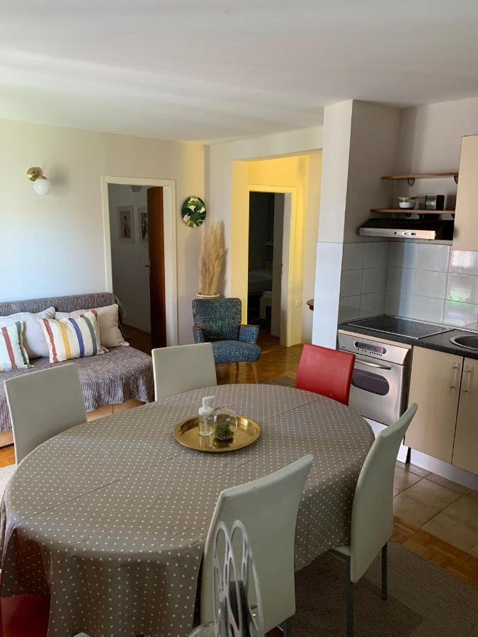 Anka I Kresimir Apartment Srima
